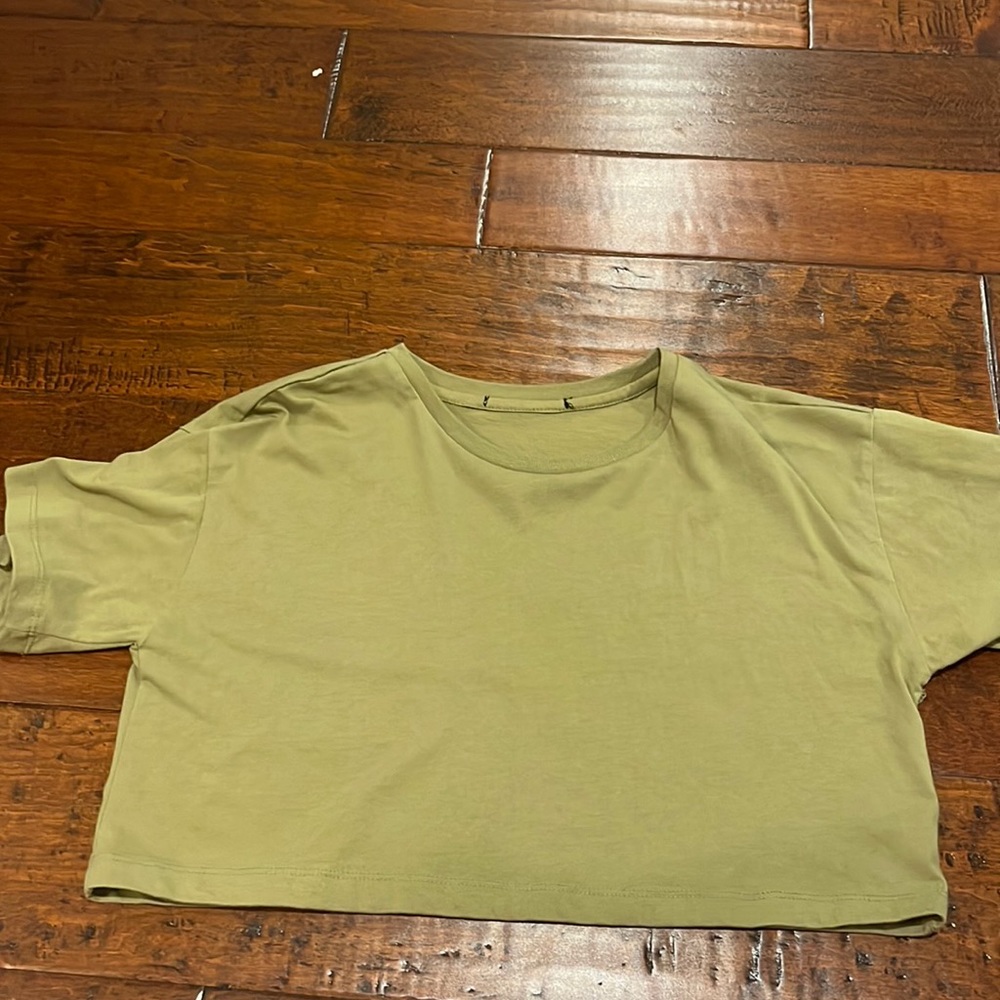 Light green cropped tee- size small
